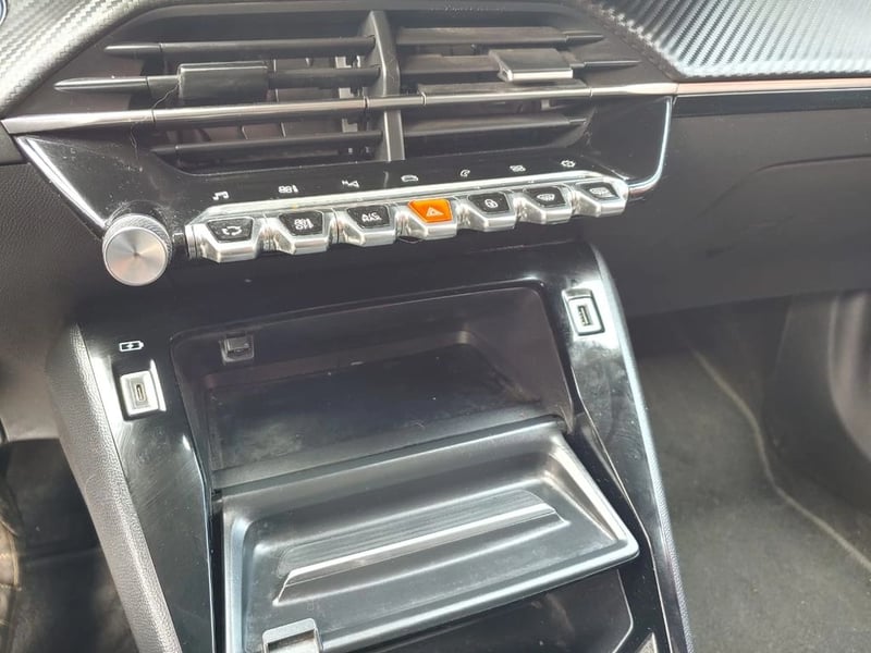 Peugeot 2008 2008 PURETECH 130 1.2 2022 - Imagen 16 de 18