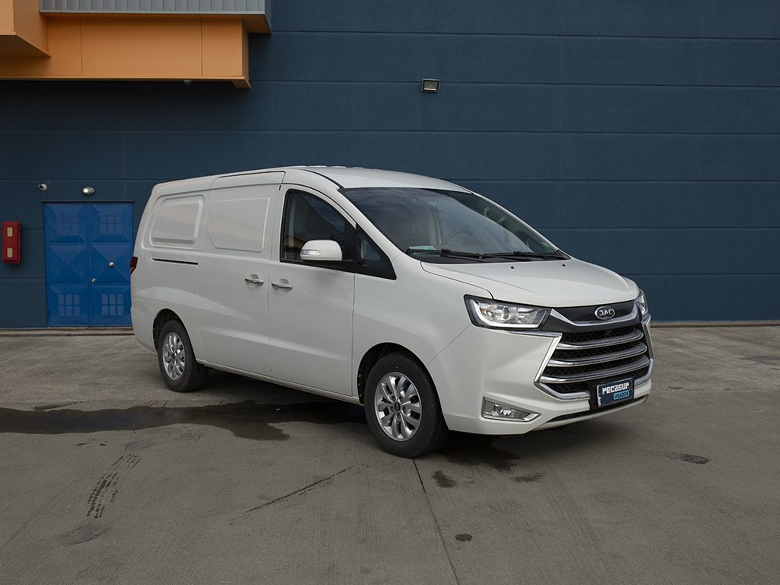 JAC REFINE CARGO 2WD 2.0 2025 - Foto 2 de 14