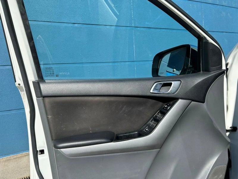 Mazda BT-50 2.2 SDX DOB. CAB. DIESEL 4X4 6MT 4P 2022 - Imagen 12 de 18