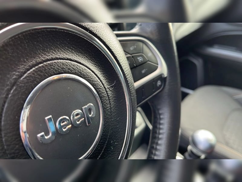Jeep COMPASS 2.4 SPORT LX FWD 6MT 5P 2018 - Imagen 18 de 20