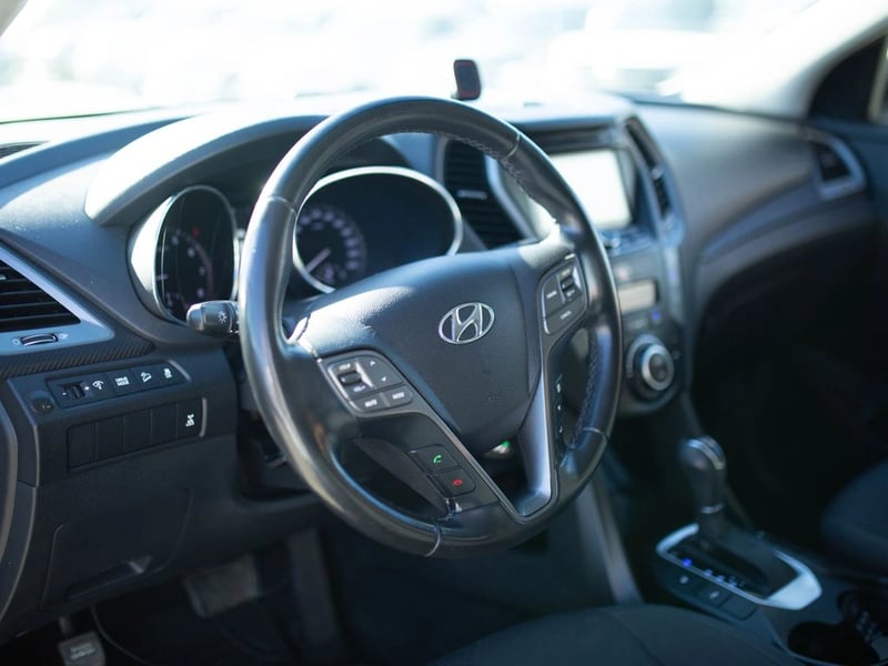 Hyundai SANTA FE 2.4 GLS 2WD DM MT 5P 2018 - Imagen 8 de 14