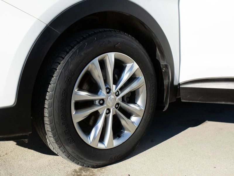 Hyundai SANTA FE 2.4 GLS 2WD DM MT 5P 2018 - Imagen 7 de 14