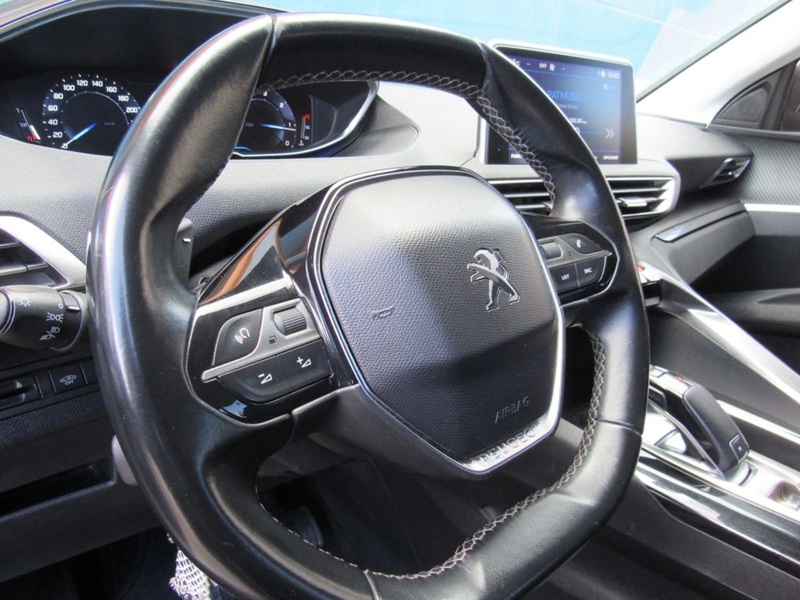 PEUGEOT 3008 ACTIVE 1.5 2020 - Imagen 9 de 17