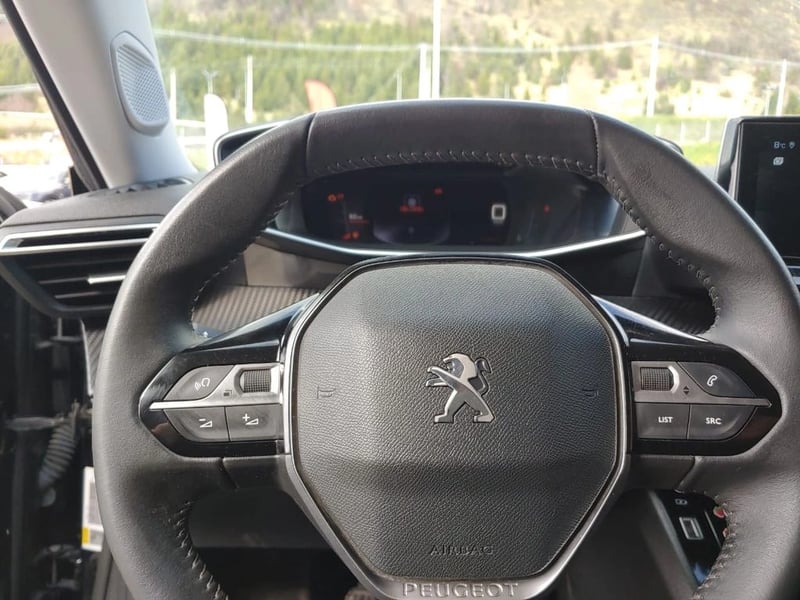 Peugeot 2008 2008 PURETECH 130 1.2 2022 - Imagen 11 de 18