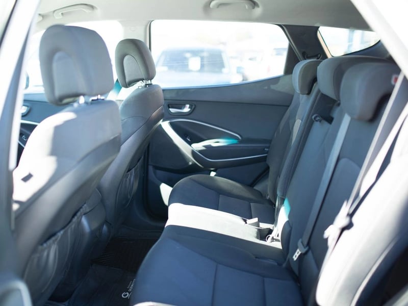 Hyundai SANTA FE 2.4 GLS 2WD DM MT 5P 2018 - Imagen 10 de 14