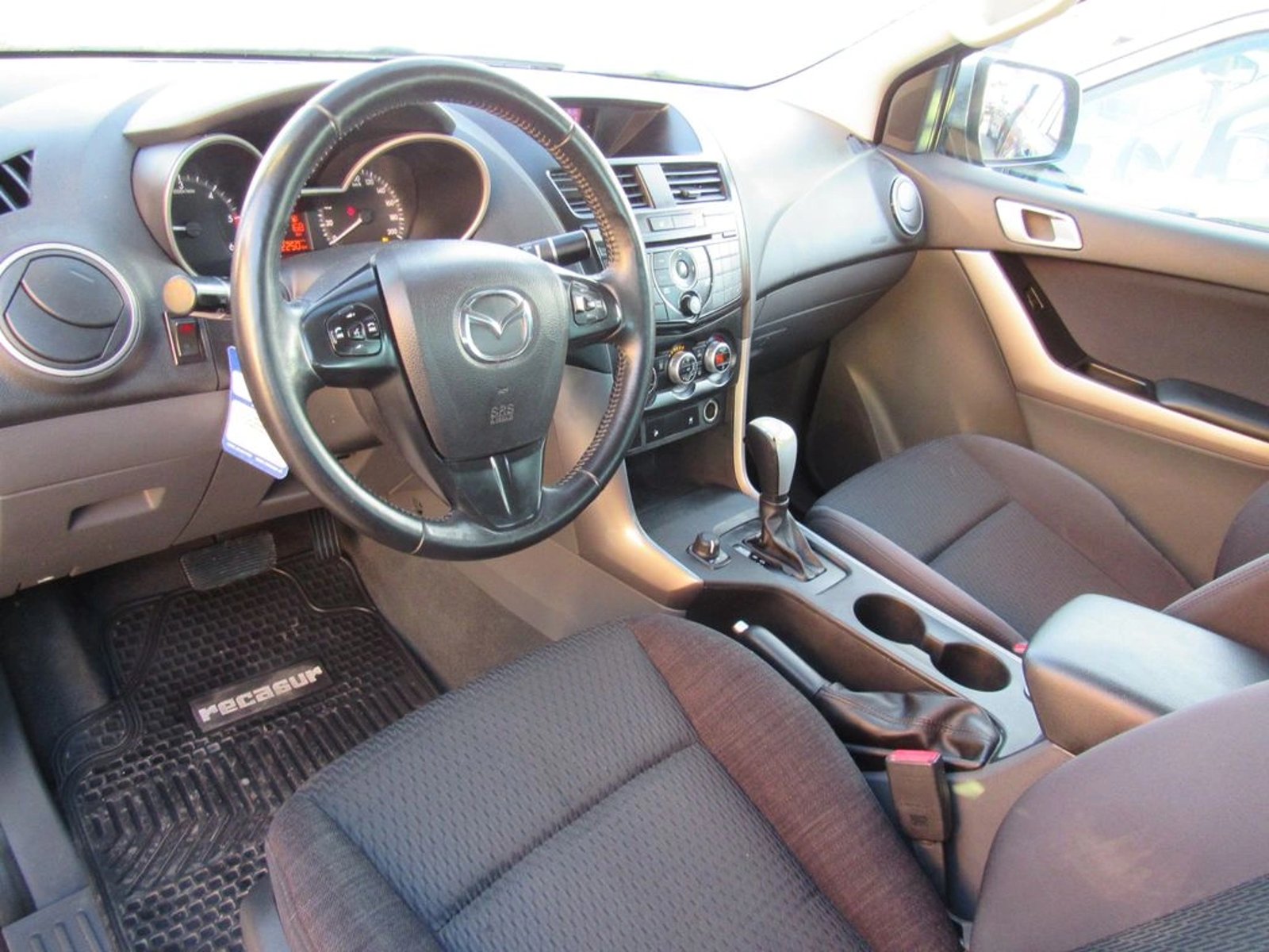 MAZDA BT-50 3.2 SDX HIGH DOB. CAB. DIESEL 4X4 6AT 4P 2017 - Imagen 9 de 17