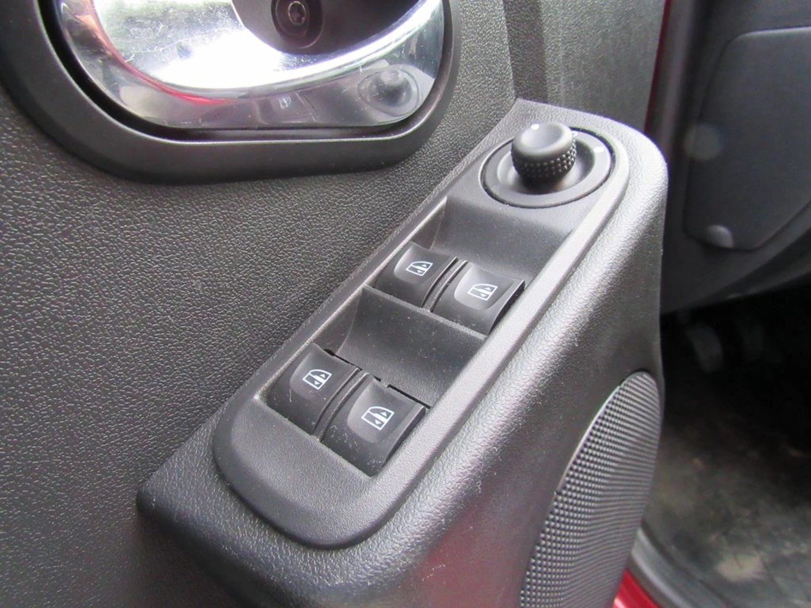 RENAULT DUSTER 2.0 ZEN 4X4 6MT 5P 2020 - Imagen 14 de 17