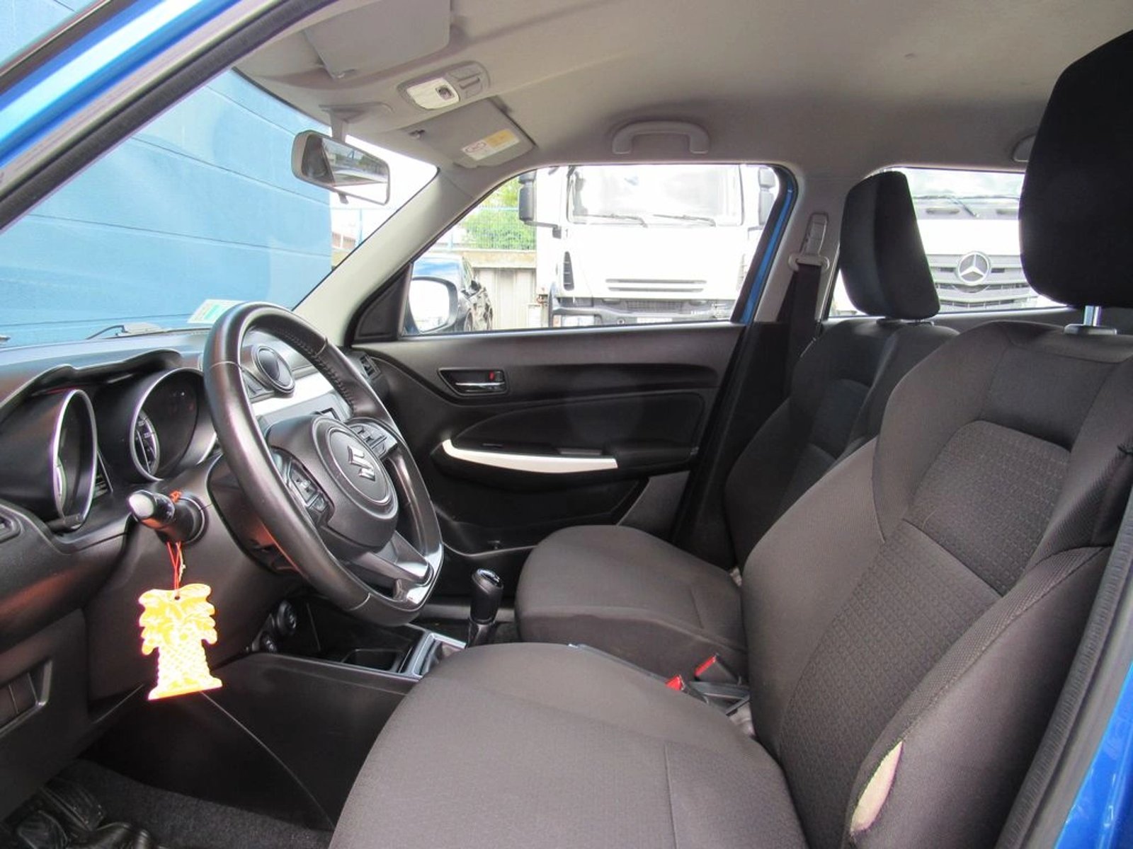 SUZUKI SWIFT GLX 2WD 1.2 2019 - Imagen 8 de 18