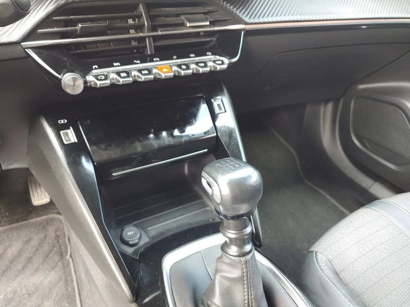 Peugeot 2008 2008 PURETECH 130 1.2 2022 - Imagen 17 de 18