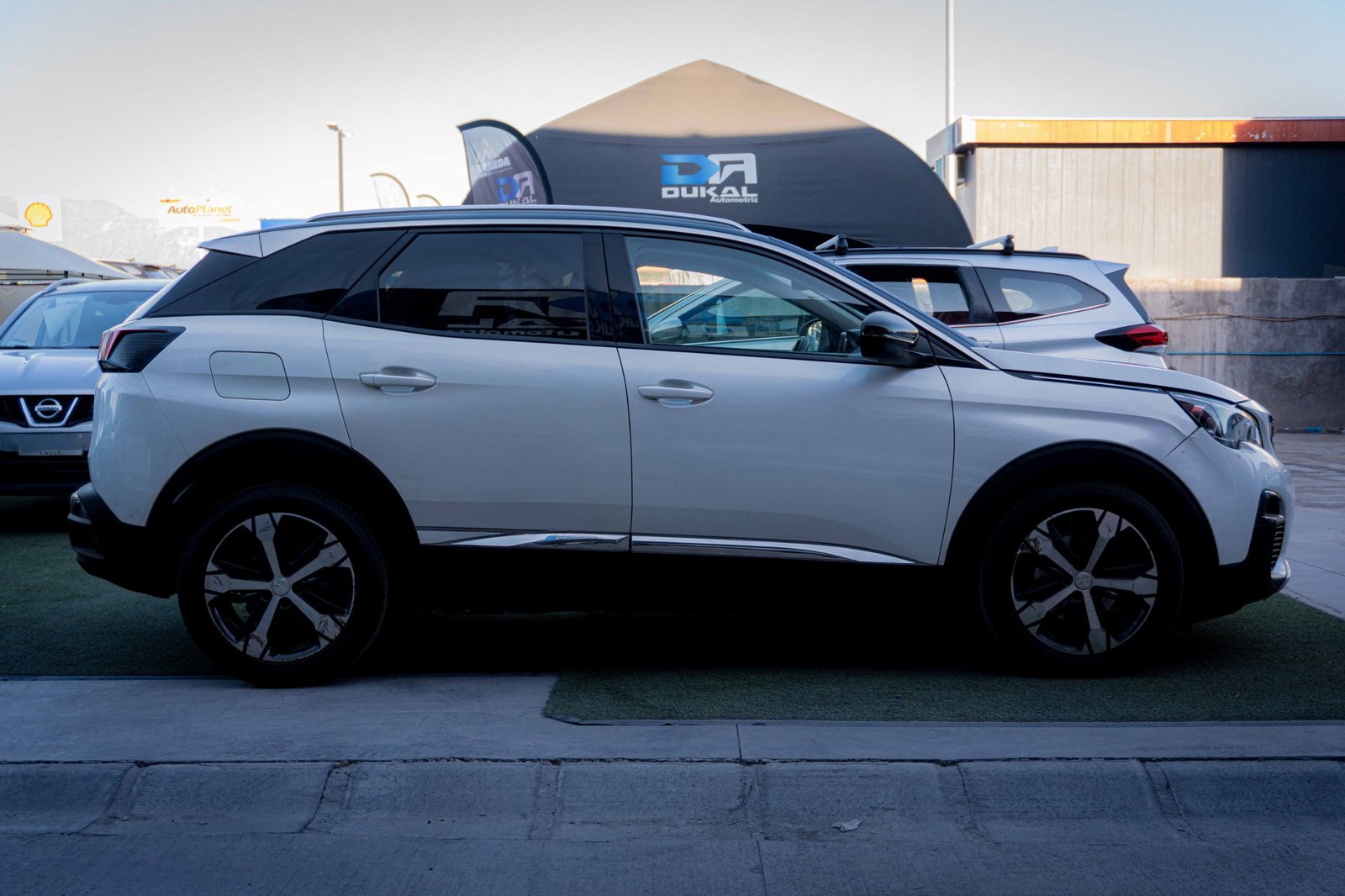 PEUGEOT 3008 1.6 2019 - Imagen 3 de 9