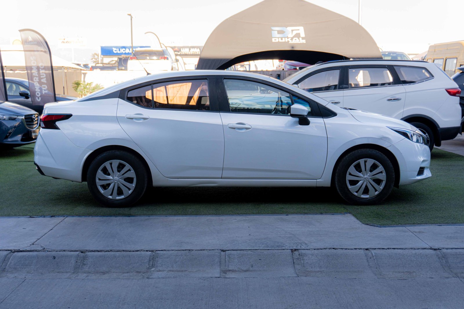 NISSAN VERSA 2021 - Imagen 3 de 9