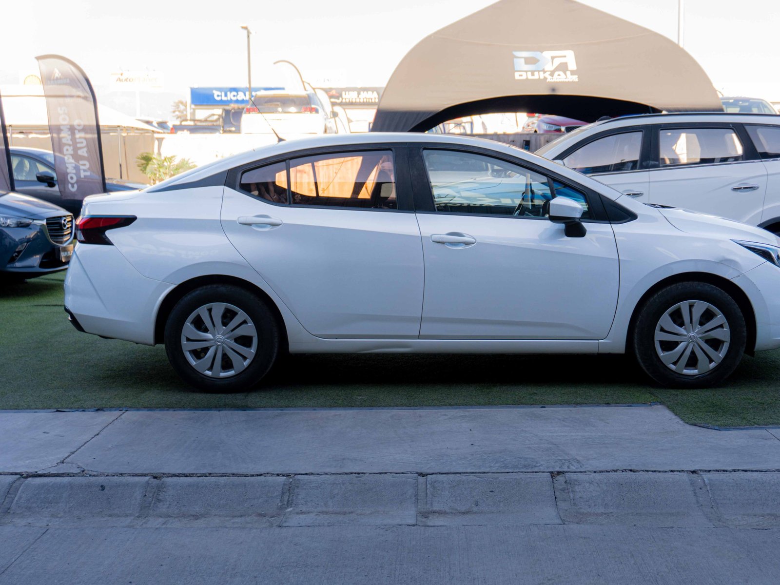 Nissan VERSA 2021 - Foto 3 de 9