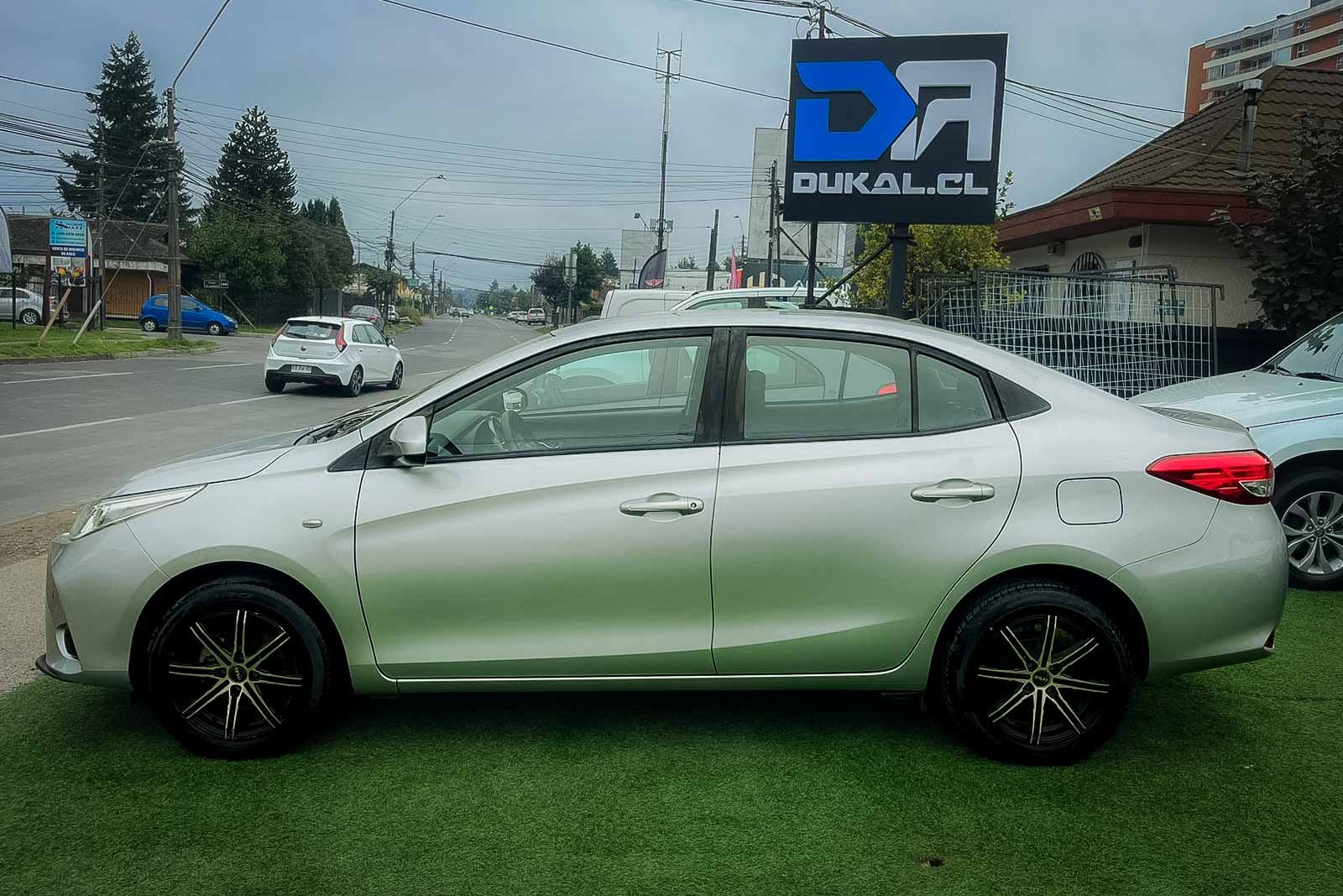 TOYOTA YARIS AT 2022 - Imagen 3 de 9