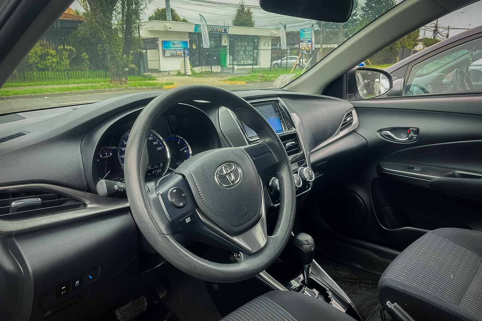TOYOTA YARIS AT 2022 - Imagen 6 de 9