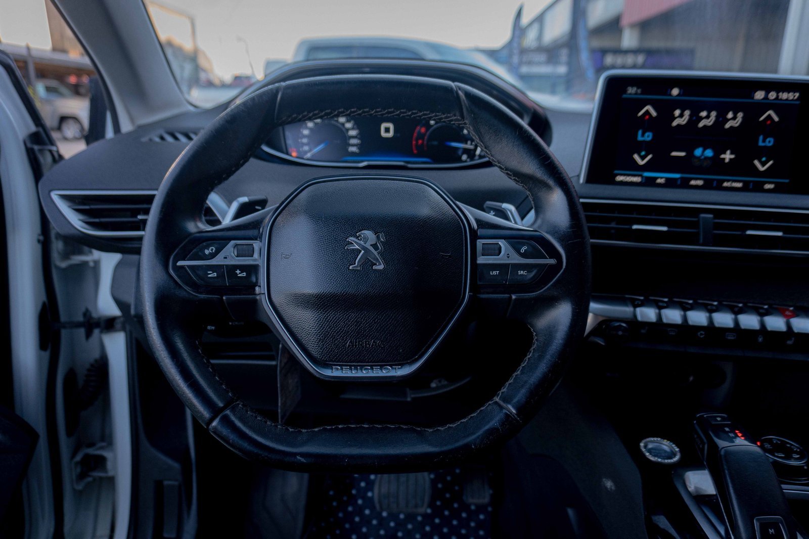 PEUGEOT 3008 1.6 2019 - Imagen 9 de 9