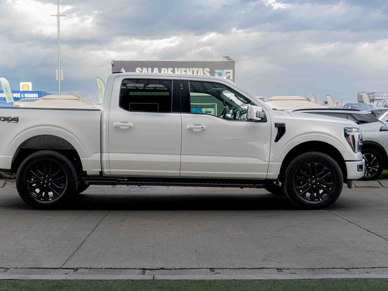 Ford F-150 LARIAT BLACK 5.0 2026 - Imagen 3 de 11
