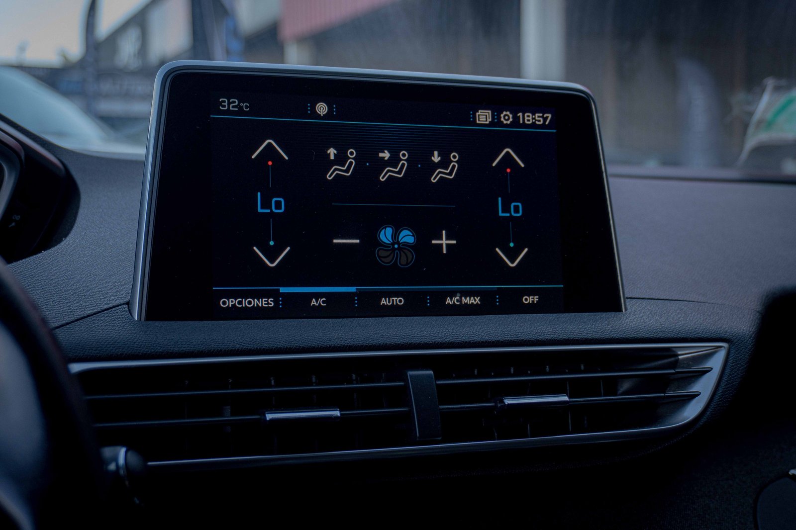 PEUGEOT 3008 1.6 2019 - Imagen 8 de 9