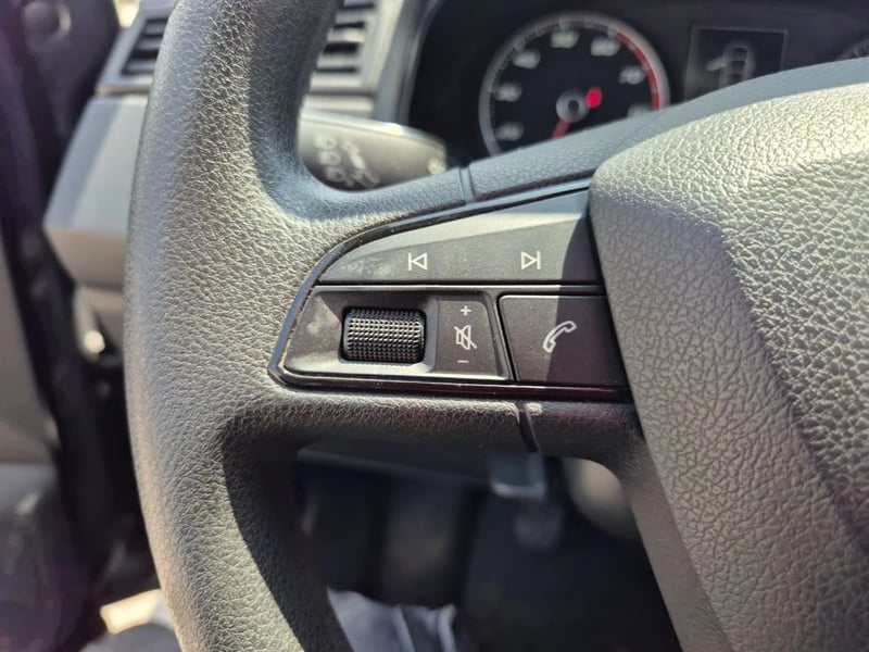 SEAT IBIZA 1.0 TSI STYLE 4X2 AT 5P 2022 - Imagen 11 de 20