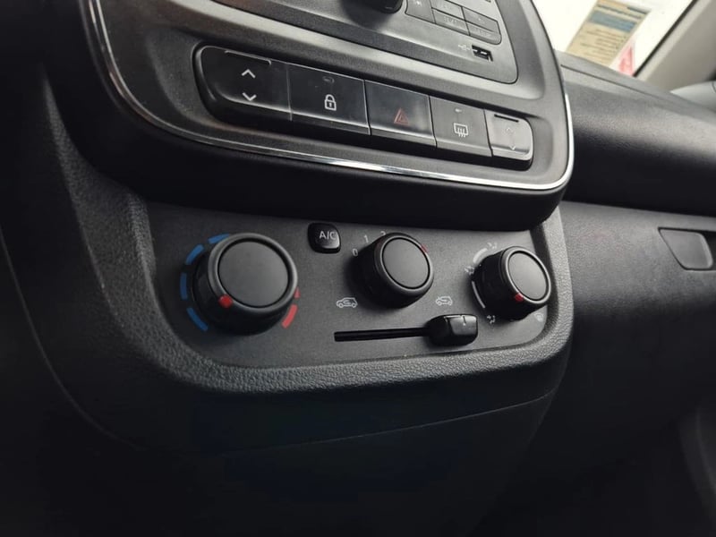 Renault KWID 1.0 HB INTENS MT 2024 - Imagen 11 de 14
