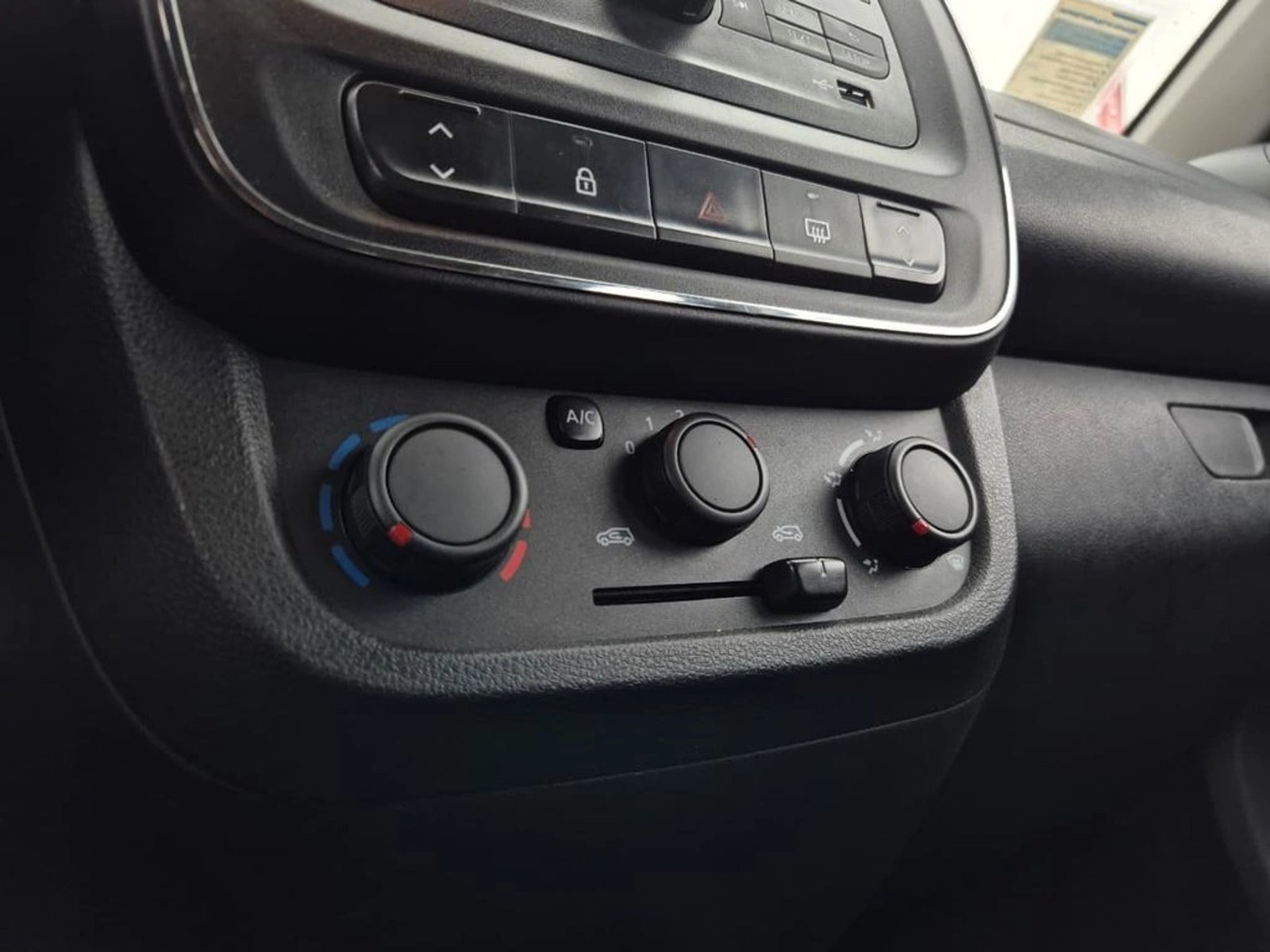 Renault KWID 1.0 HB INTENS MT 2024 - Imagen 11 de 14