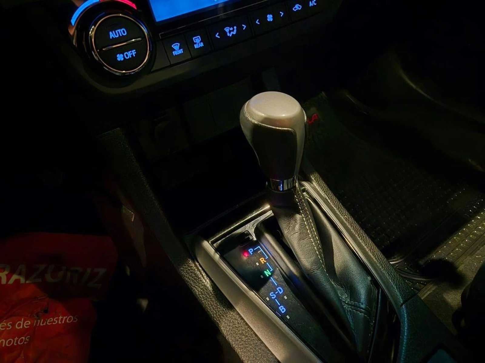 TOYOTA COROLLA SEDAN LEI AT 2017 - Imagen 11 de 15