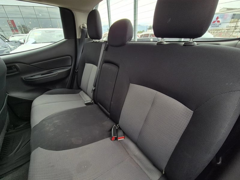 Mitsubishi L200 2.4 TD WORK CR WF MT 4X2 2023 - Imagen 12 de 20