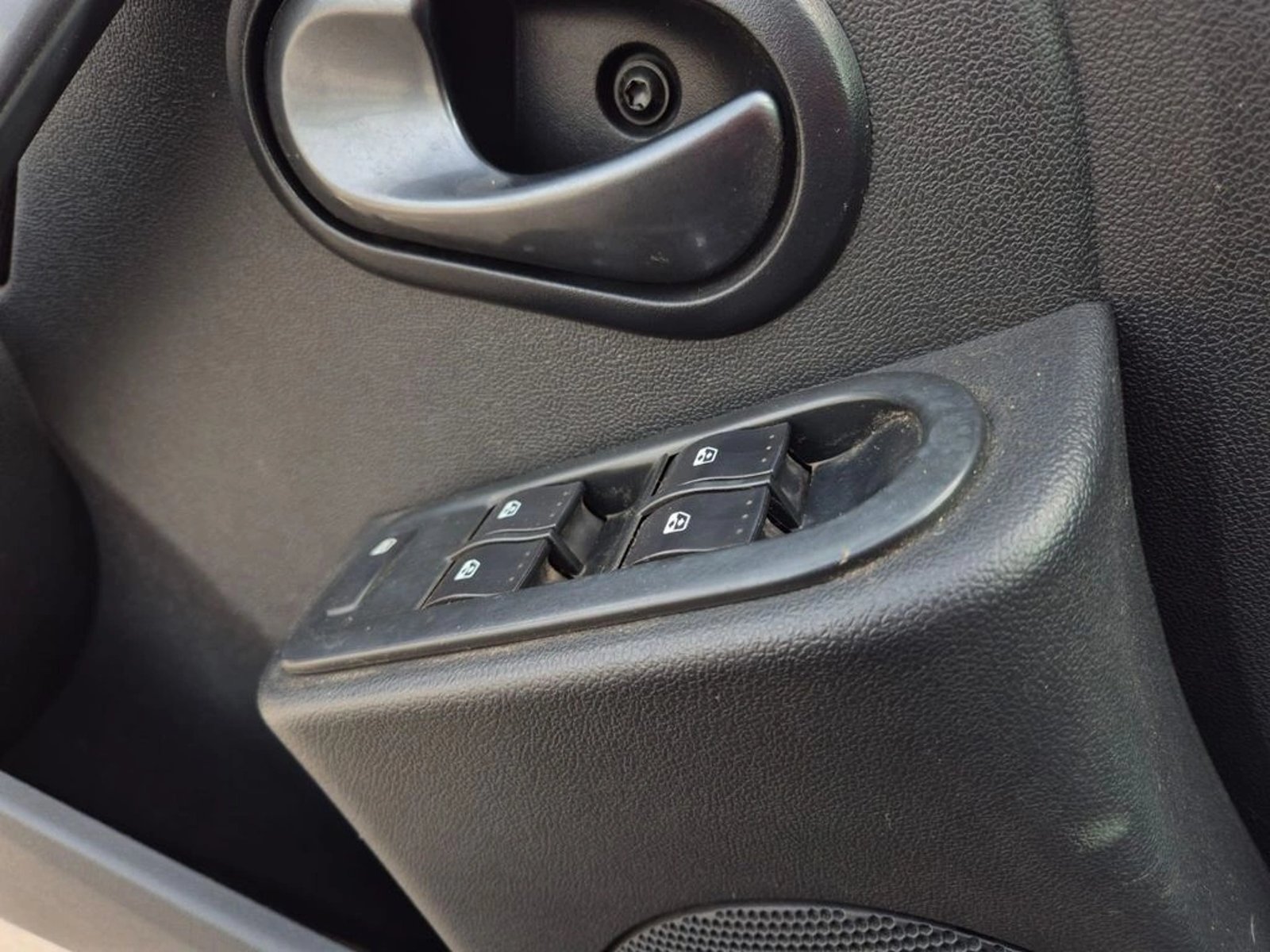 Renault DUSTER 1.6 BENCINA DYNAMIQUE 2016 - Imagen 17 de 20