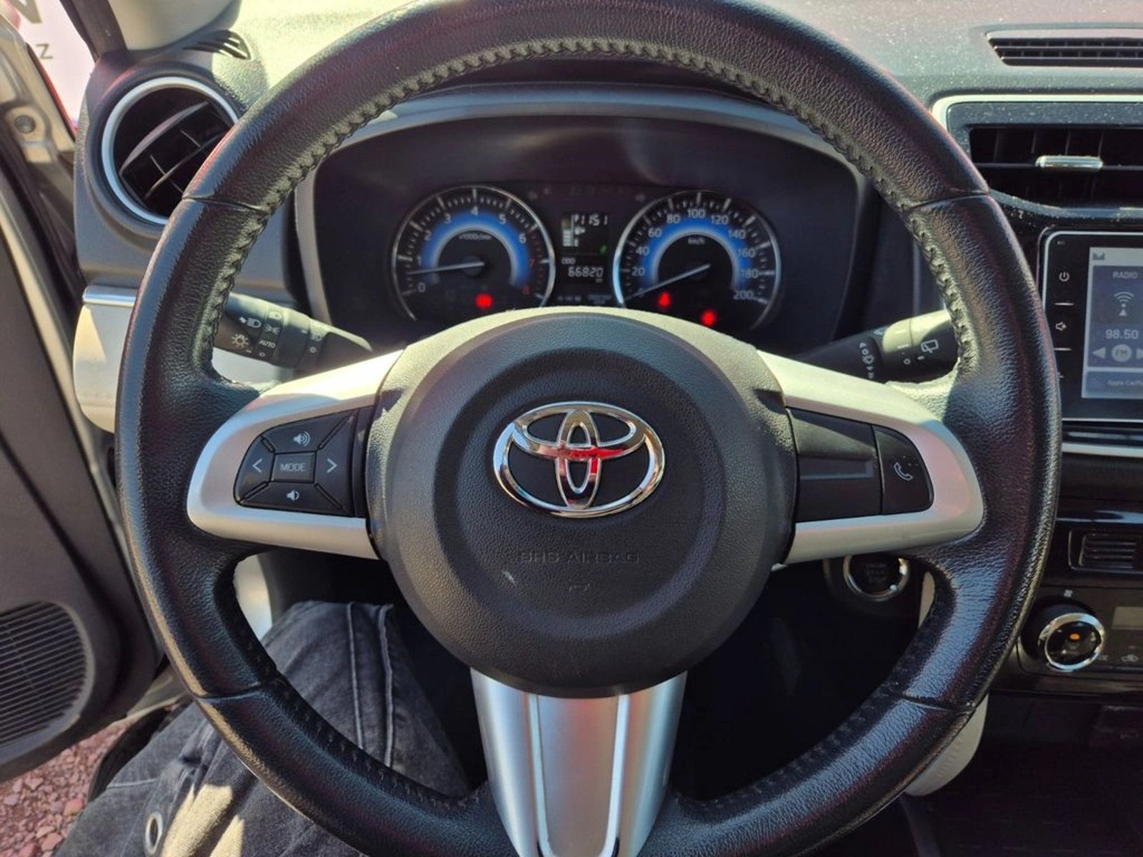 Toyota RUSH 1.5 XLI 4X2 MT 5P 2022 - Imagen 16 de 20