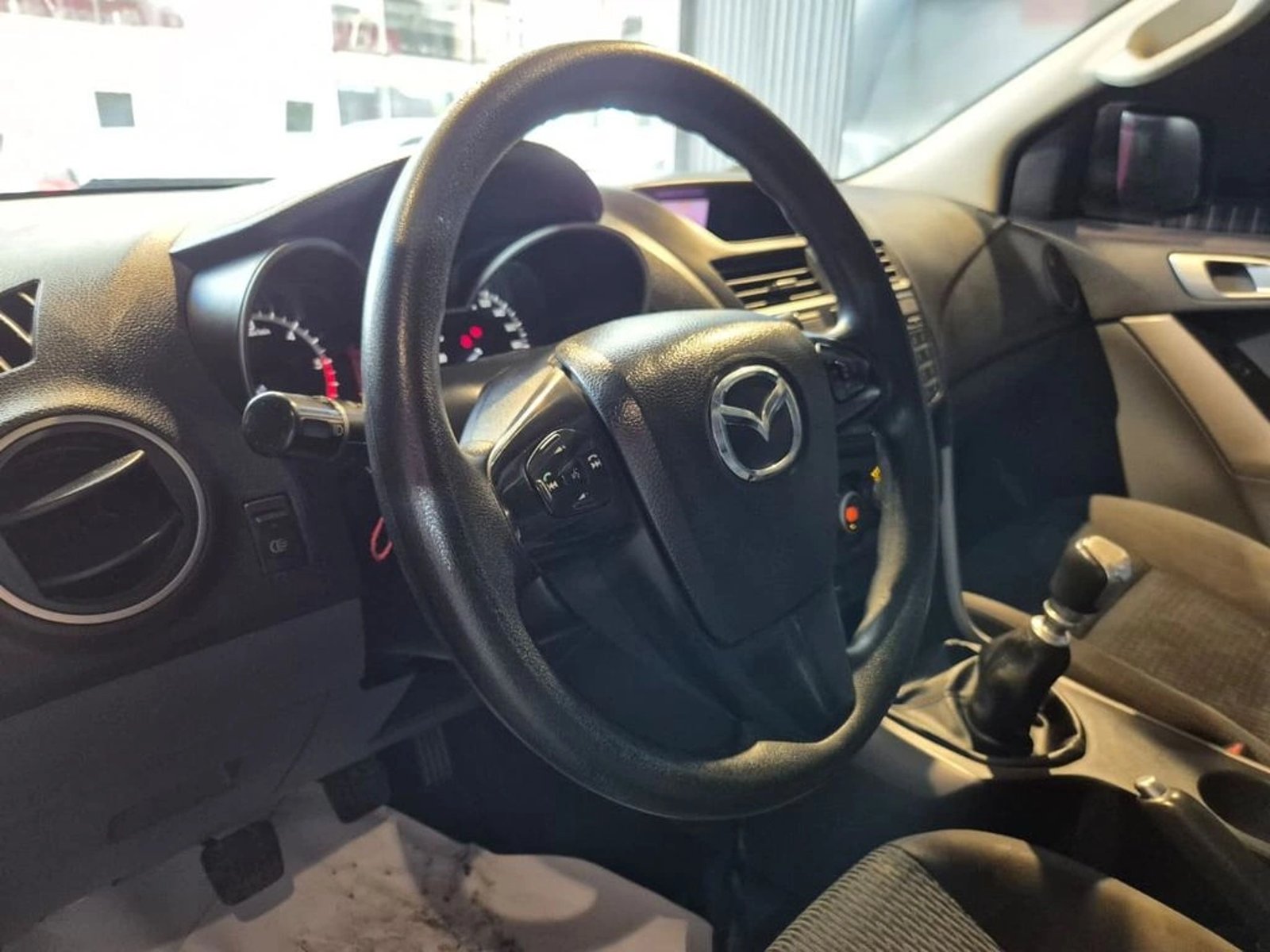 MAZDA BT-50 2.2 DC SDX MT 4X4 2021 - Imagen 16 de 17