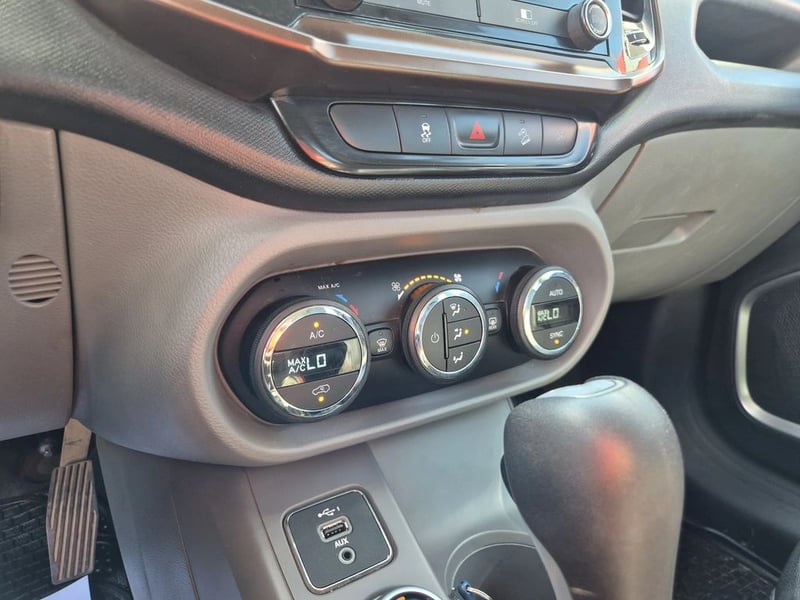 RAM 1000 2.0 LARAMIE AT 4X4 2021 - Imagen 12 de 20