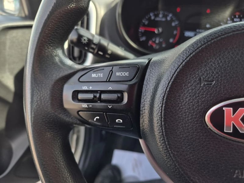 Kia MORNING 1.2 EX 4X2 HB ABS AC 5MT 5P 2018 - Imagen 16 de 20