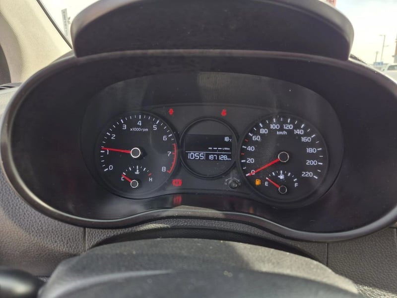 Kia MORNING 1.2 EX 4X2 HB ABS AC 5MT 5P 2018 - Imagen 15 de 20