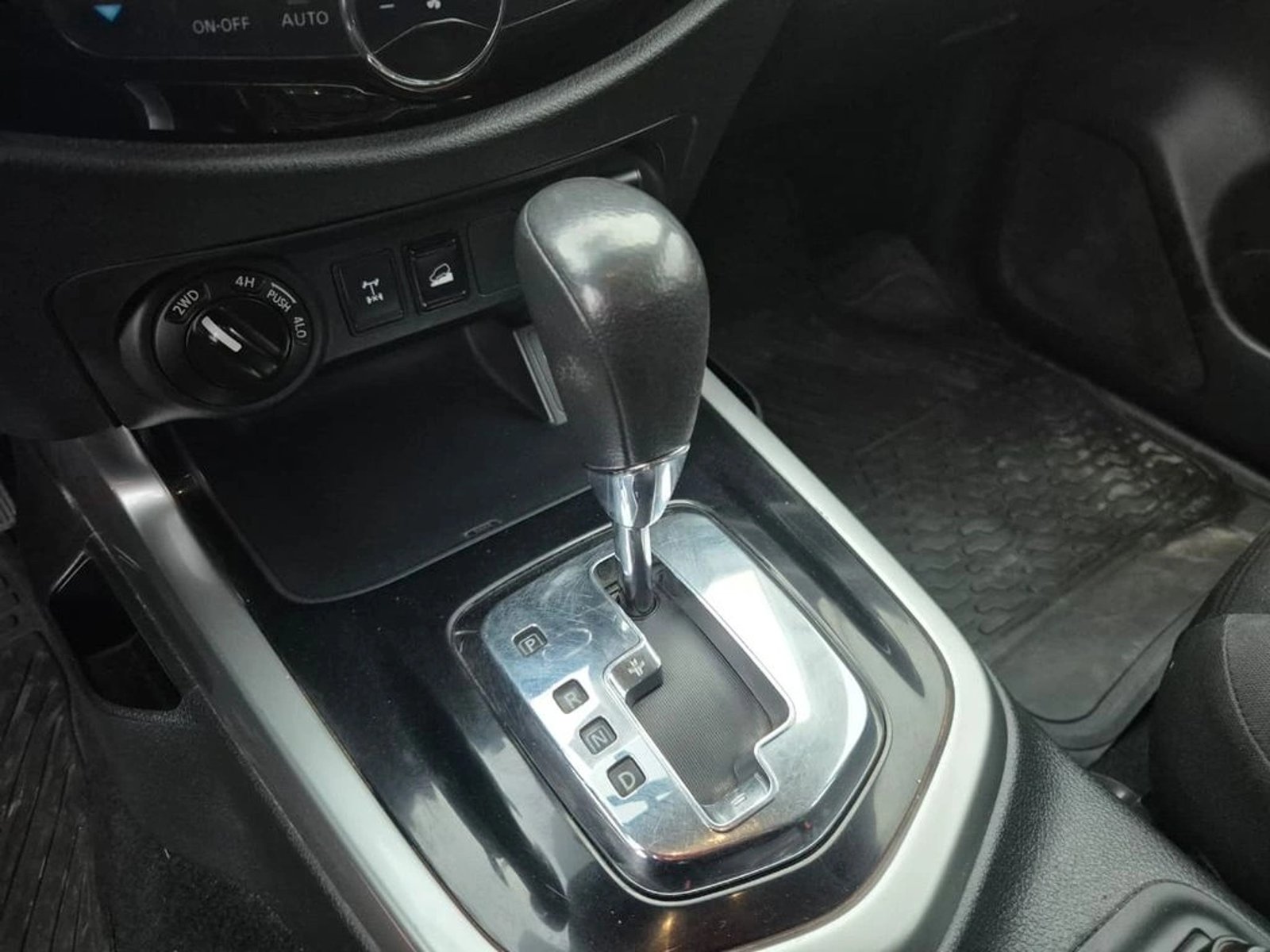 Nissan NAVARA 2.3D XE DIESEL 4X4 DOB.CAB. AT 4P 2021 - Imagen 15 de 20