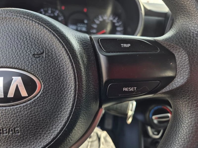Kia MORNING 1.2 EX 4X2 HB ABS AC 5MT 5P 2018 - Imagen 17 de 20