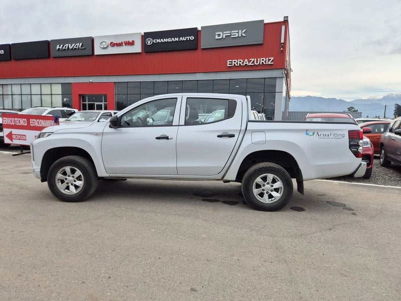 Mitsubishi L200 2.4 TD WORK CR WF MT 4X2 2023 - Imagen 7 de 20