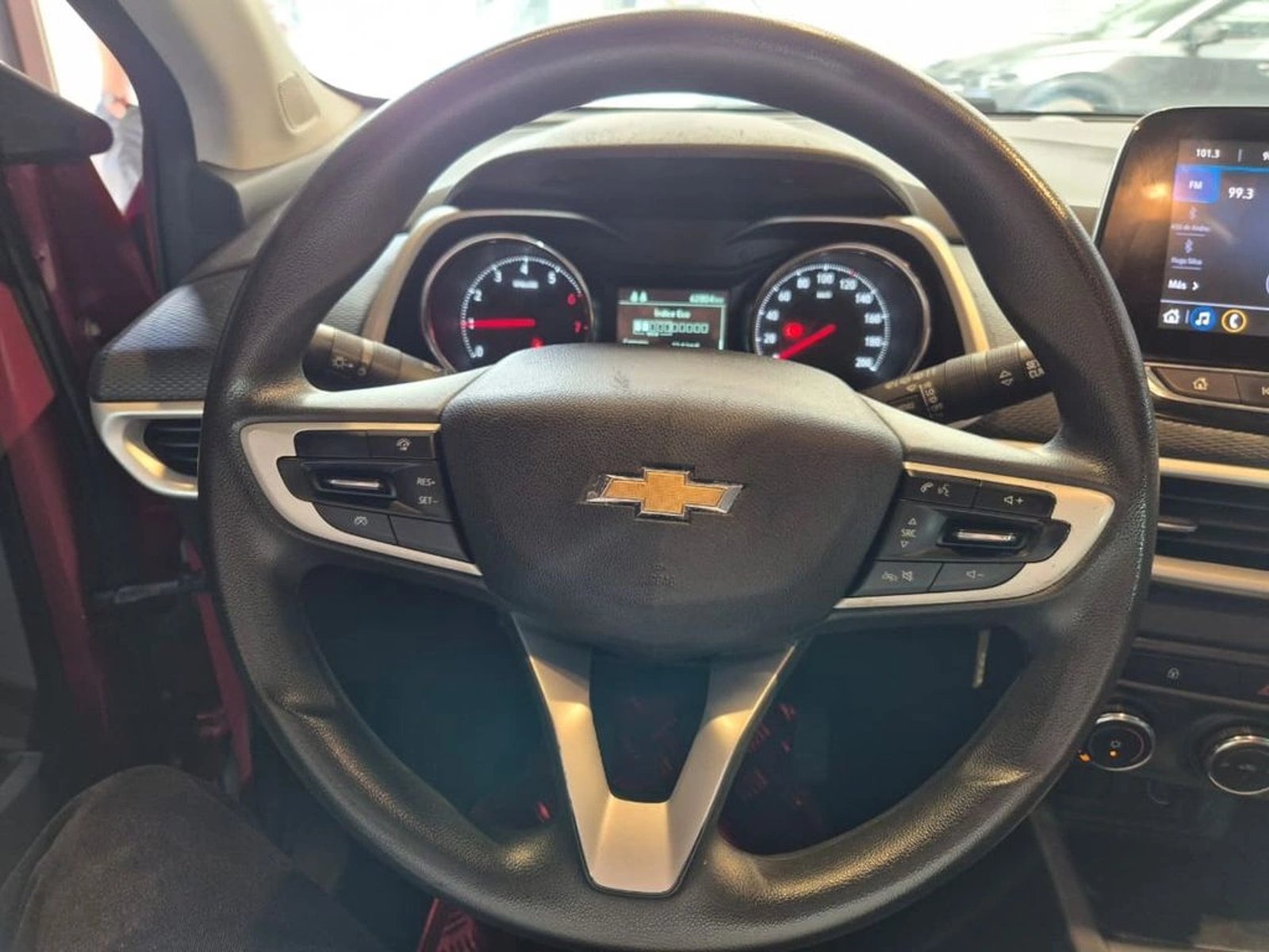 CHEVROLET TRACKER 1.2T LS FWD MT 5P 2022 - Imagen 11 de 18