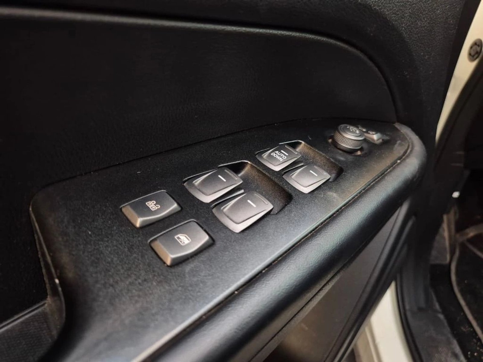 SsangYong GRAND MUSSO 2.2 GRAND GLX TD DIESEL 4WD MT6 4P 2023 - Imagen 16 de 18