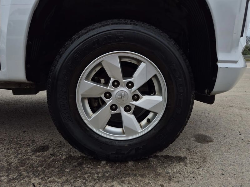 Mitsubishi L200 2.4 TD WORK CR WF MT 4X2 2023 - Imagen 9 de 20