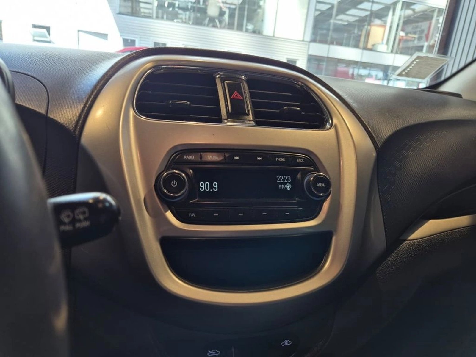 CHEVROLET SPARK GT 1.2 LT 4X2 MT 5P 2019 - Imagen 12 de 17