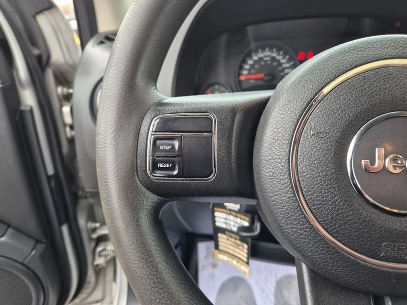 Jeep COMPASS 2.4 SPORT T 4X2 5P 2013 - Imagen 16 de 19