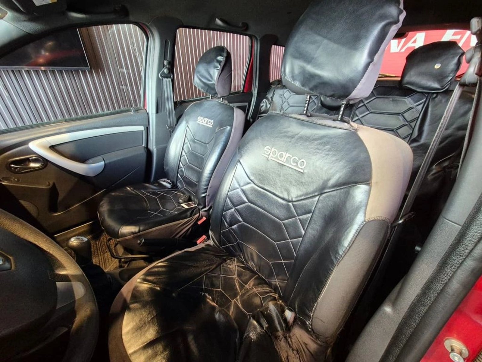 RENAULT DUSTER 1.6 ZEN KIT OUTDOOR MT 2018 - Imagen 18 de 18