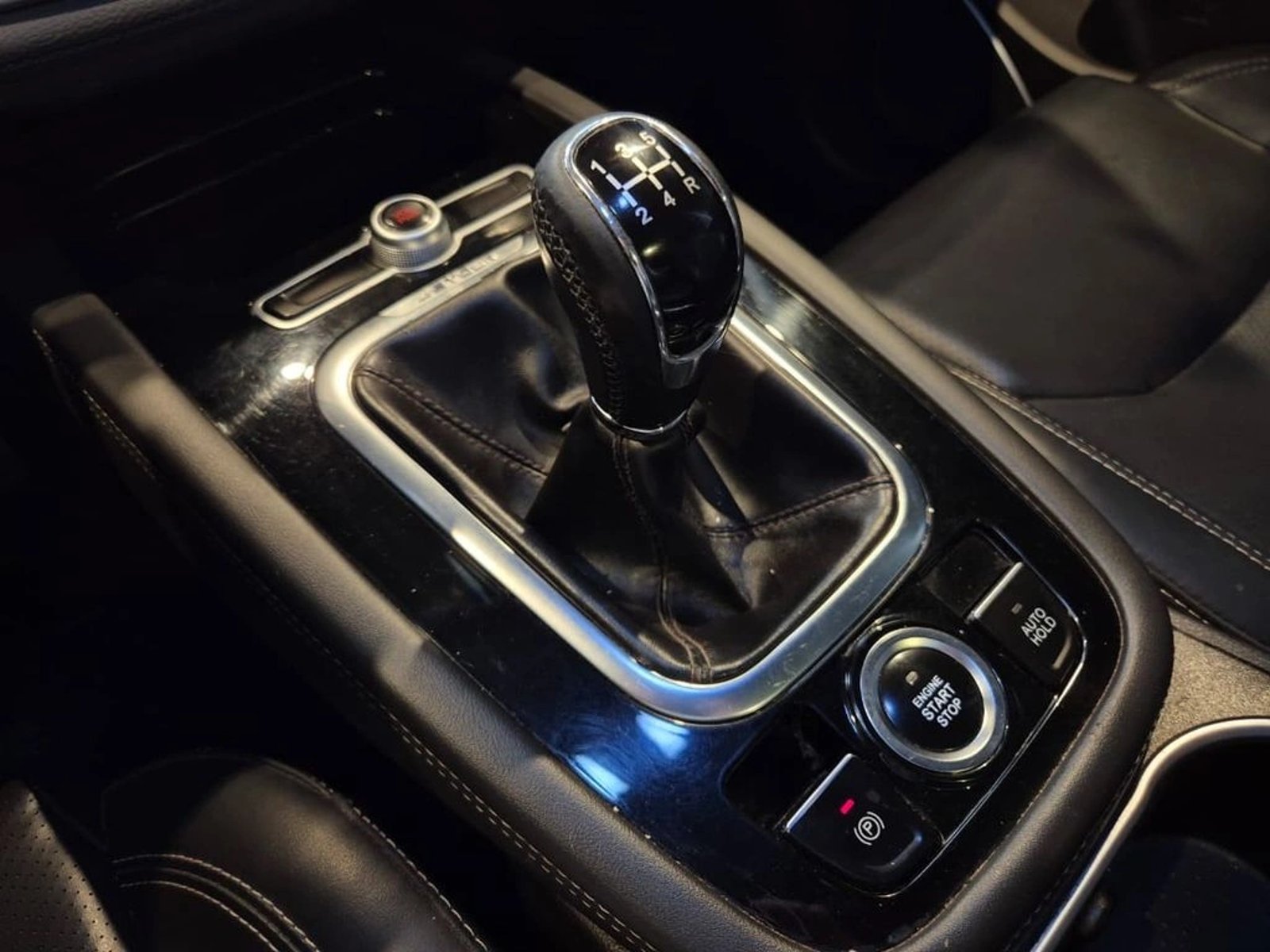JETOUR X70 1.5T GLS 4X2 MT 5P 2024 - Imagen 18 de 20