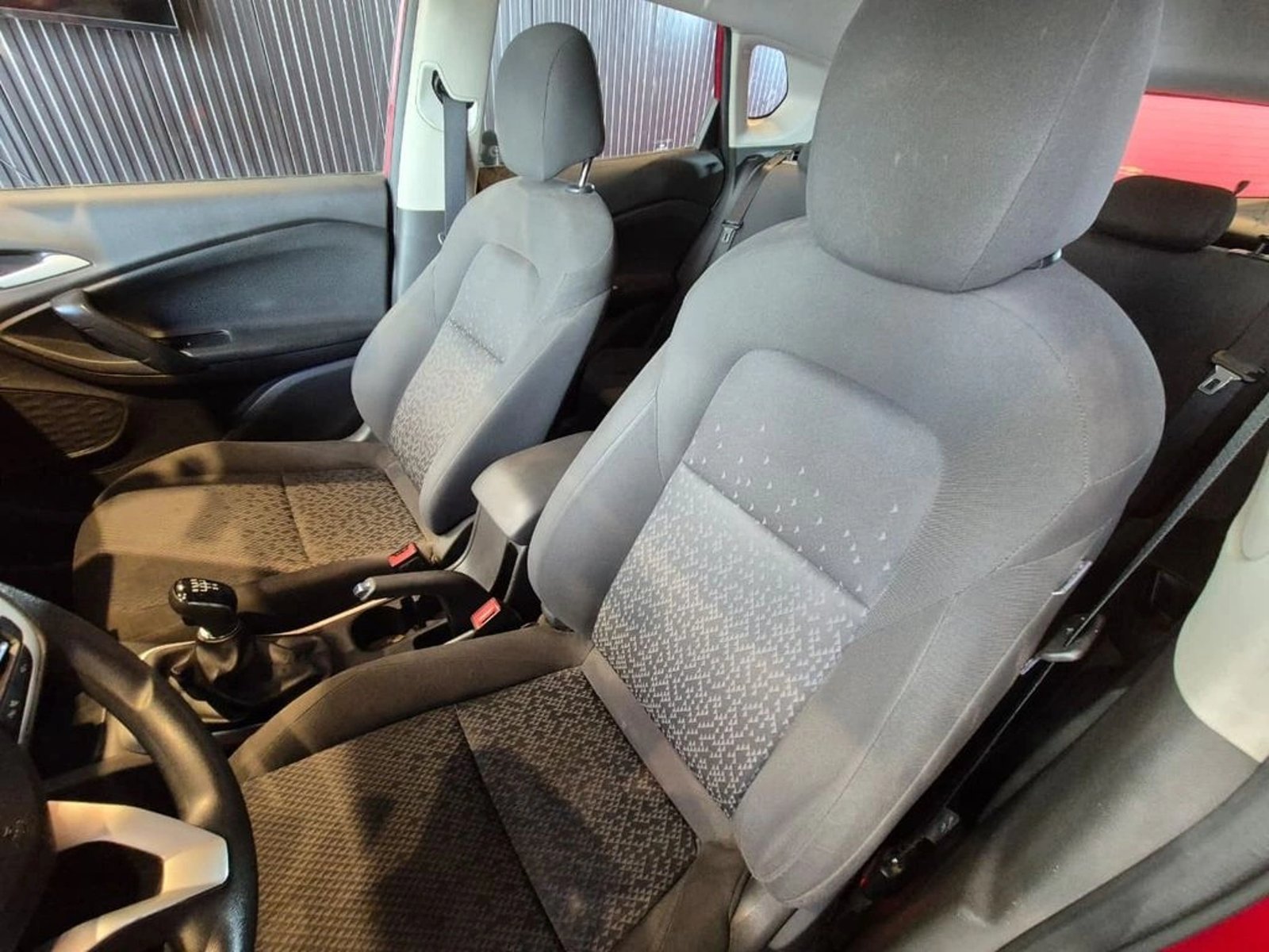 CHEVROLET TRACKER 1.2T LS FWD MT 5P 2022 - Imagen 8 de 18