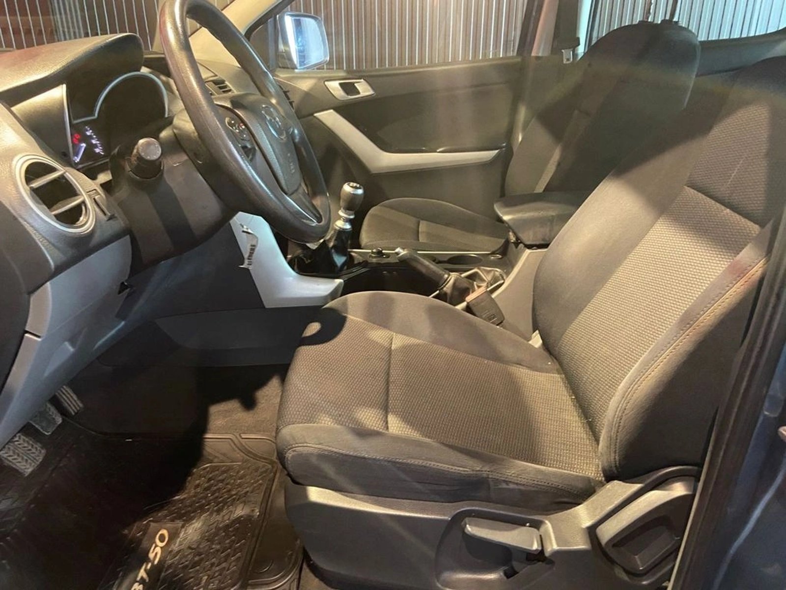 MAZDA BT-50 2.2 SDX DIESEL 4WD EURO5 6MT 4P 2015 - Imagen 14 de 15