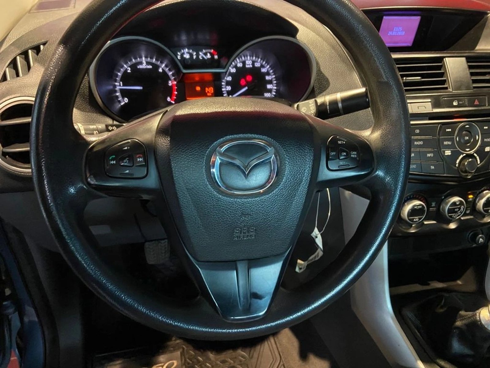 MAZDA BT-50 2.2 SDX DIESEL 4WD EURO5 6MT 4P 2015 - Imagen 13 de 15