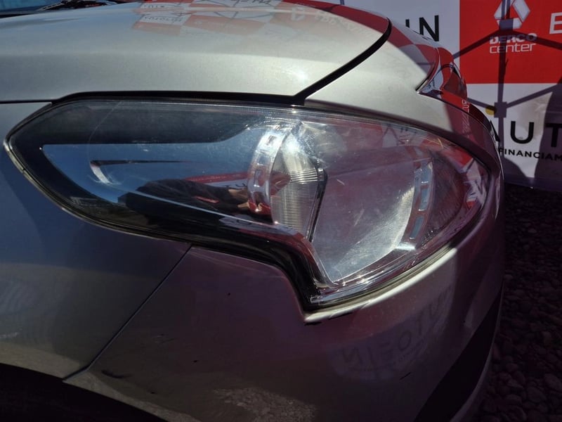 Nissan VERSA 1.5 MT 2021 - Imagen 17 de 20
