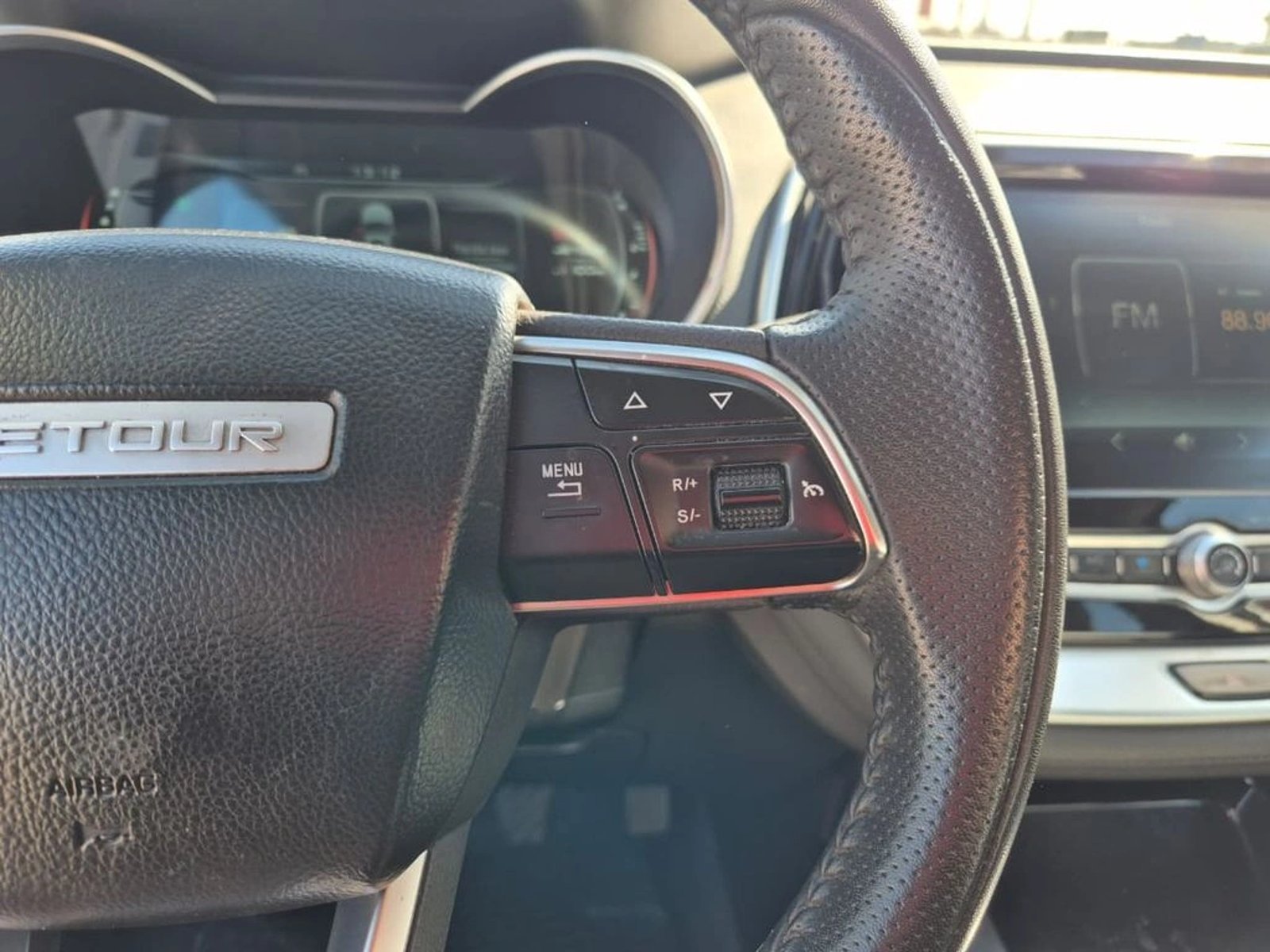 Jetour X70 1.5T GLS 4X2 MT 5P 2024 - Imagen 14 de 20