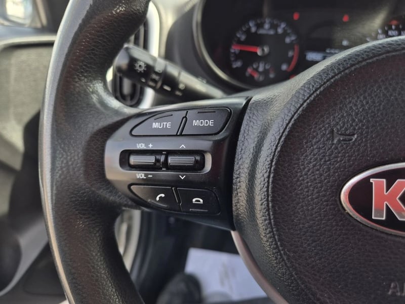 Kia MORNING 1.2 EX 4X2 HB ABS AC 5MT 5P 2018 - Imagen 17 de 20