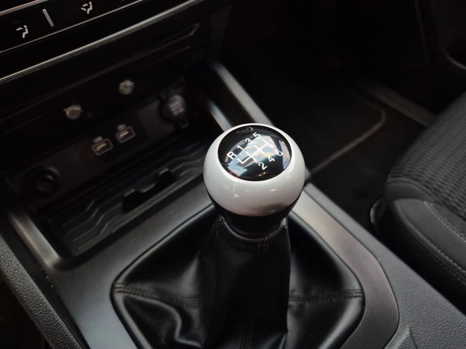 SsangYong GRAND MUSSO 2.2 GRAND GLX TD DIESEL 4WD MT6 4P 2023 - Imagen 12 de 18