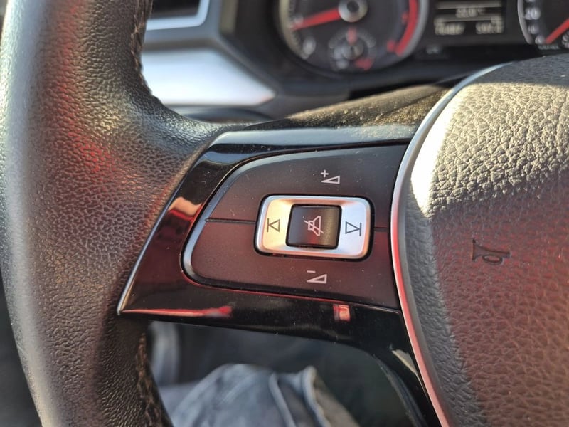 Volkswagen GOL 1.6 HIGHLINE 4X2 HB MT 5P 2022 - Imagen 17 de 20